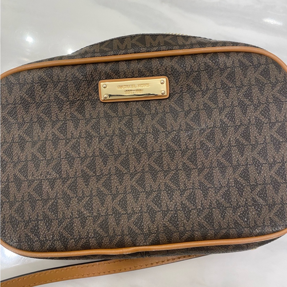 Michael Kors / Jet Set Canvas Crossover Bag - Picture 2 of 9